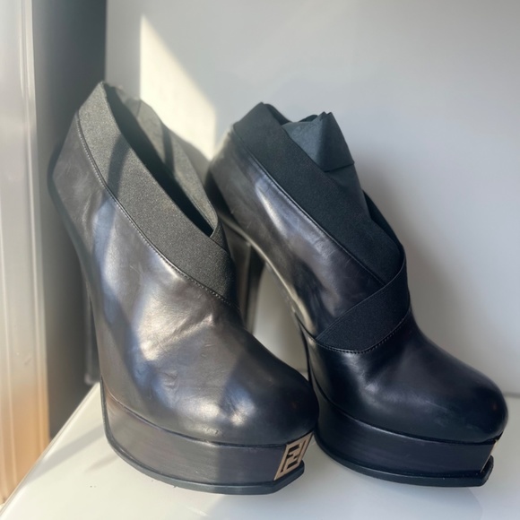Black Fendista ankle bootie - Picture 5 of 8
